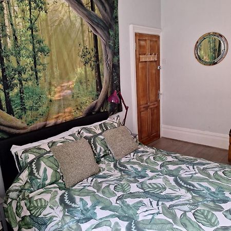 Walsden Todmorden Bed & Breakfast - The Toothless Mog מראה חיצוני תמונה
