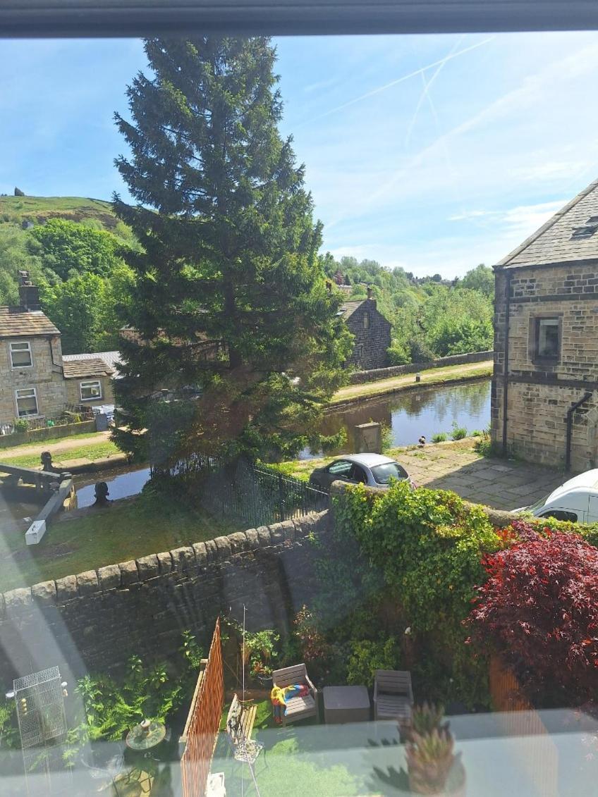 Walsden Todmorden Bed & Breakfast - The Toothless Mog מראה חיצוני תמונה