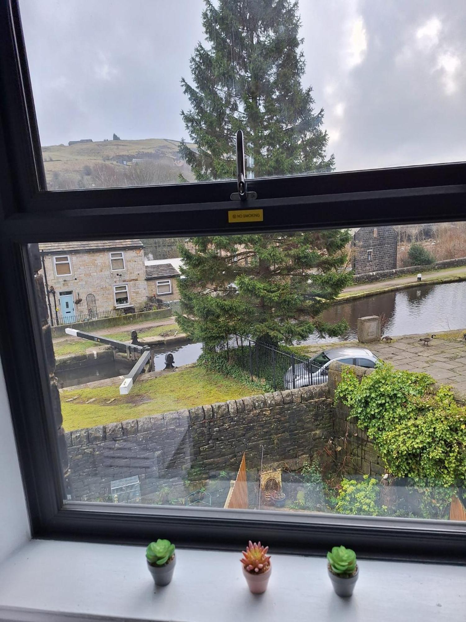 Walsden Todmorden Bed & Breakfast - The Toothless Mog מראה חיצוני תמונה